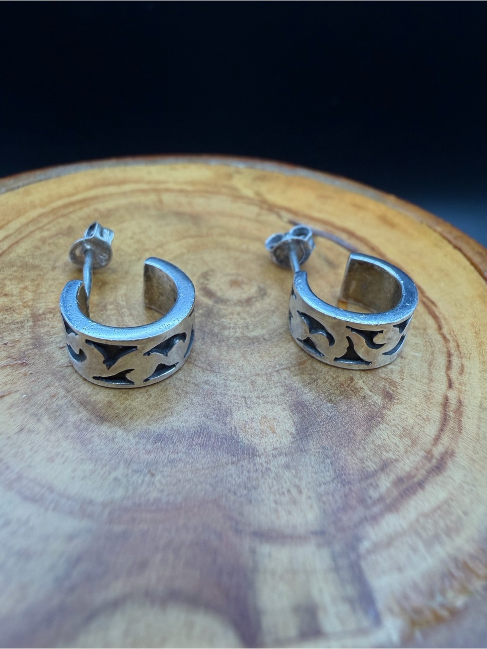 3.9g - Sterling Silver Filigree Half-Hoop Stud Earrings